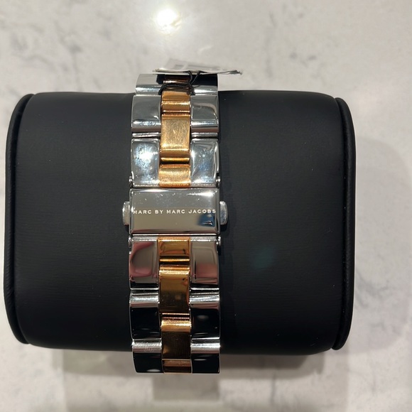 Marc by Marc Jacobs NWT/NIB Watch from Henry collection - Picture 3 of 5